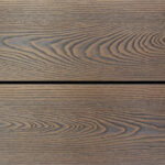 Deski kompozytowe Gardin Deco X w kolorze chestnut, widoczny charakterystyczny wzór drewna, do tarasów i balkonów